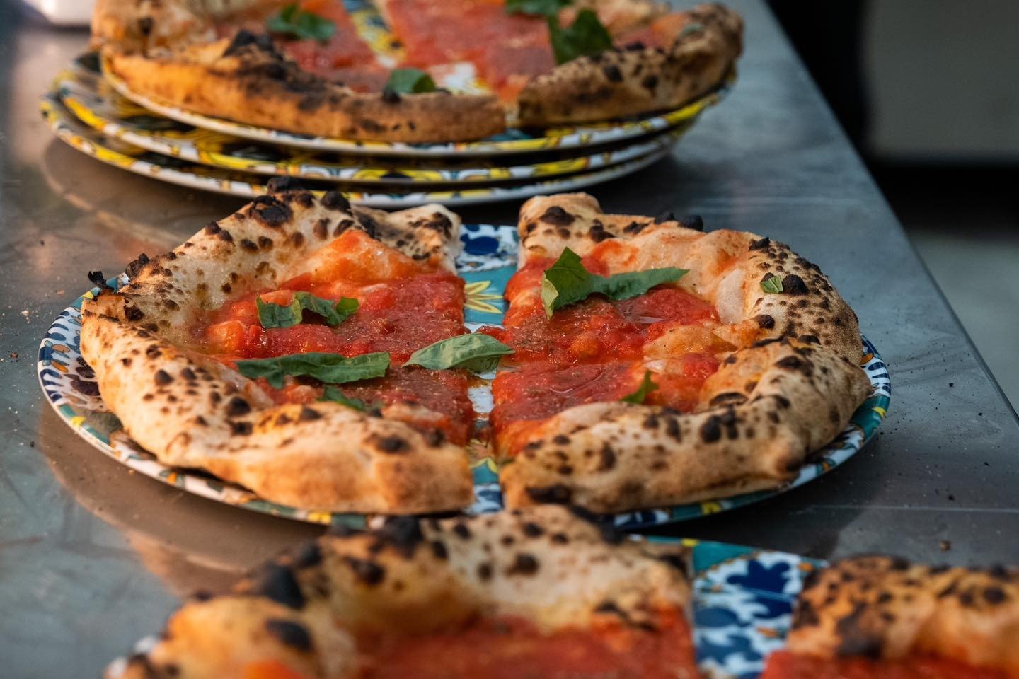Pizze appena sfornate al pass